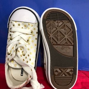 Girls NEW Converse shoes size 6